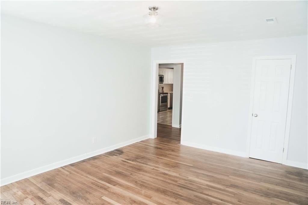 505 26th St #B - Photo 4 of 25