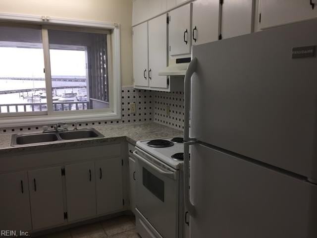 100 75th St #E - Photo 4 of 19