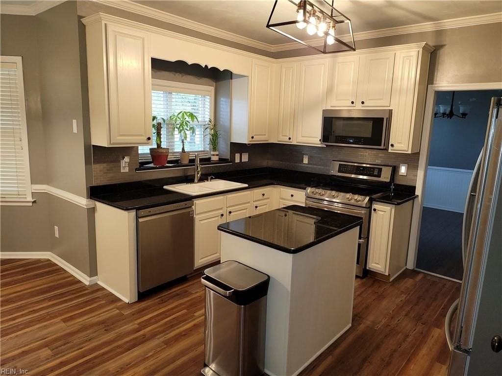 6209 Oakengate Dr - Photo 2 of 28