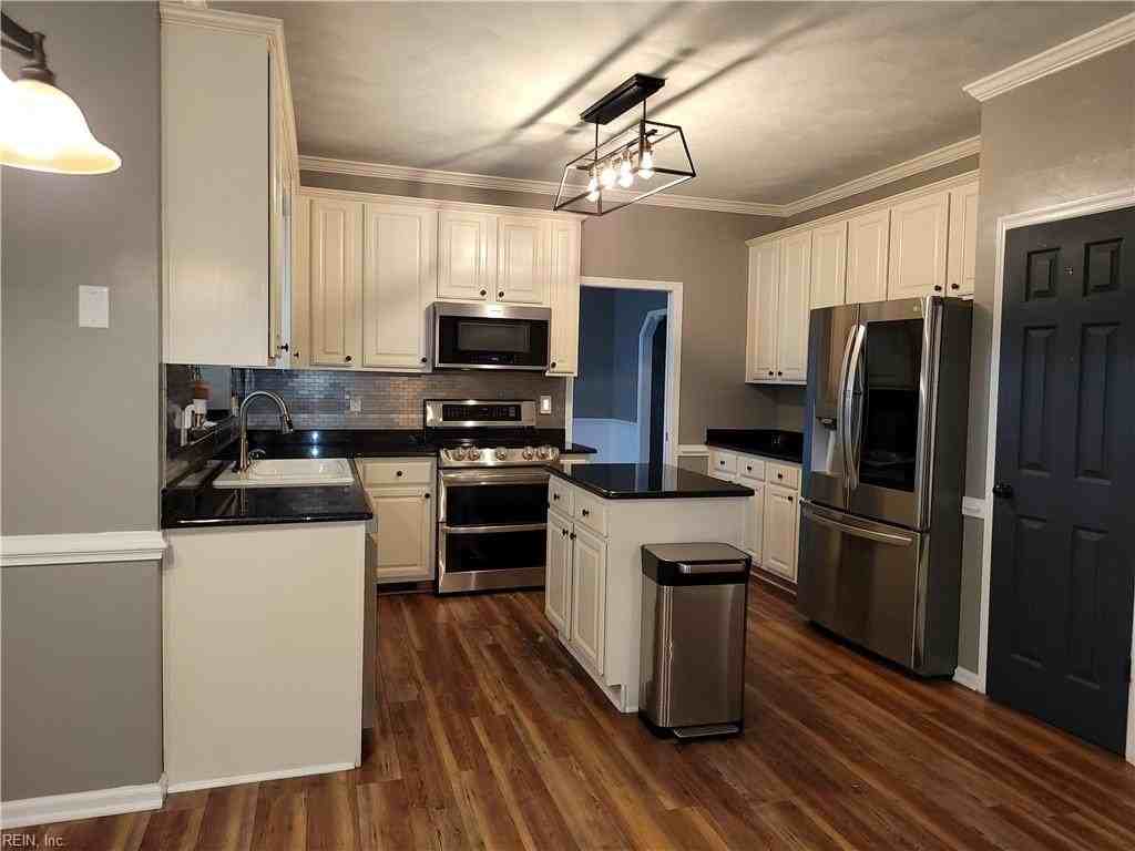 6209 Oakengate Dr - Photo 3 of 28