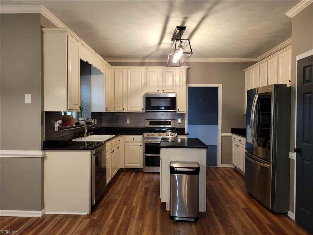 6209 Oakengate Dr - Photo 4 of 28