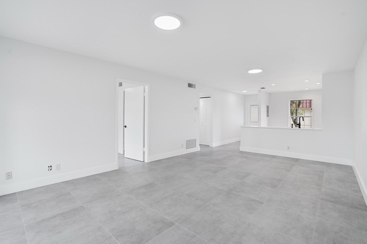 737 Nantucket Cir #B - Photo 3 of 29