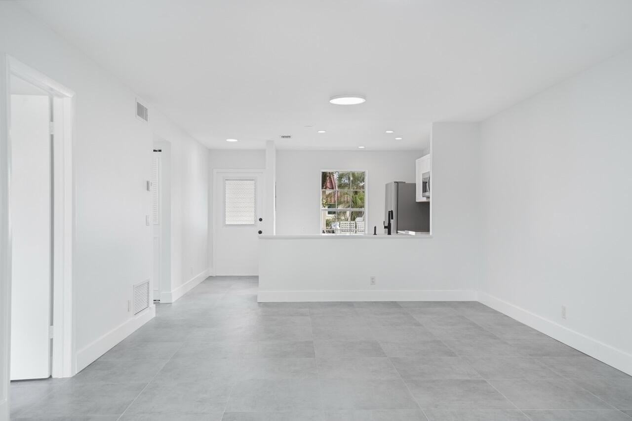 737 Nantucket Cir #B - Photo 4 of 29
