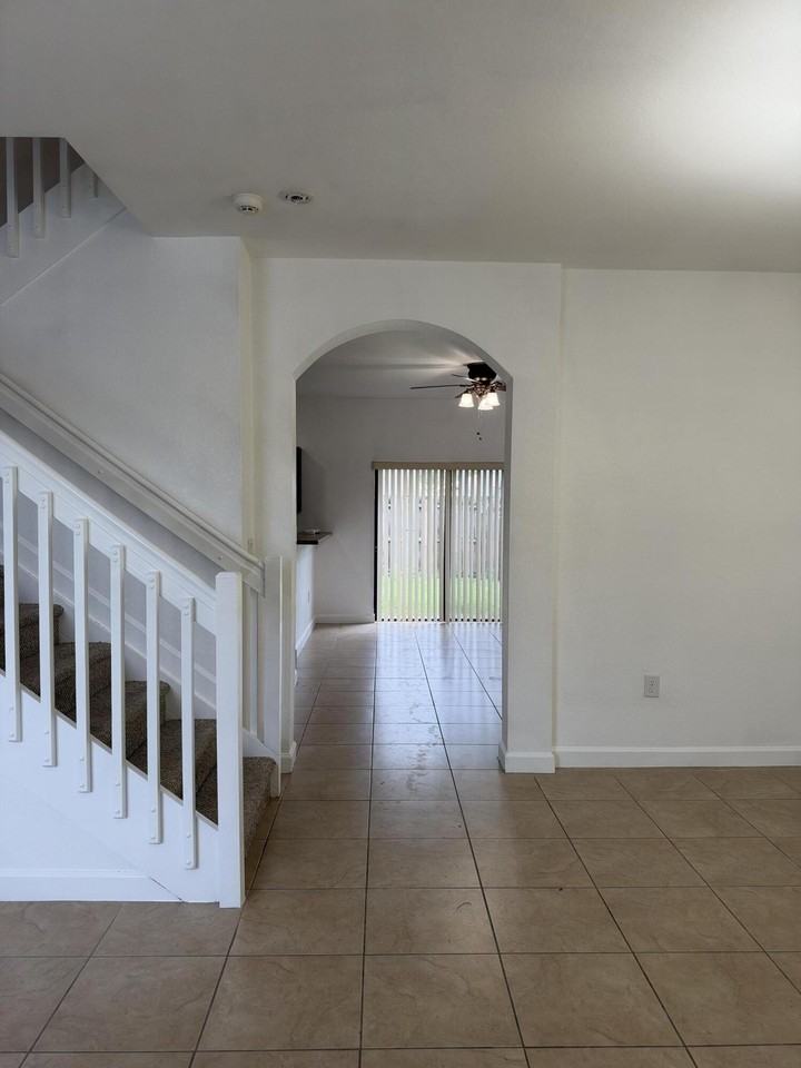 601 Se 32nd Ter - Photo 3 of 43
