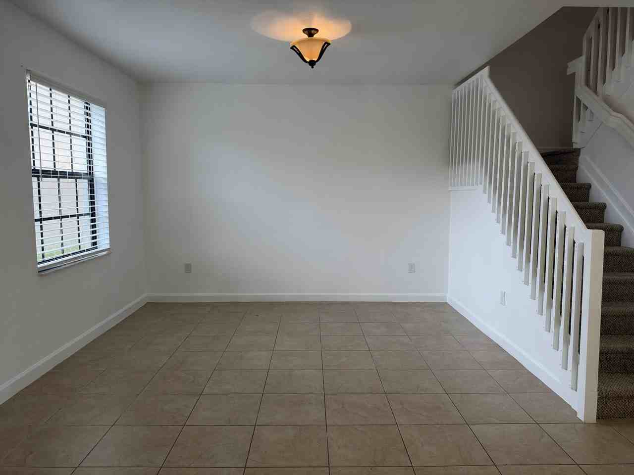 601 Se 32nd Ter - Photo 4 of 43