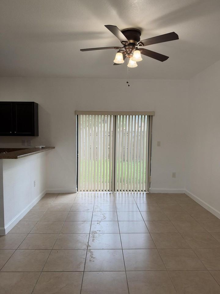 601 Se 32nd Ter - Photo 7 of 43