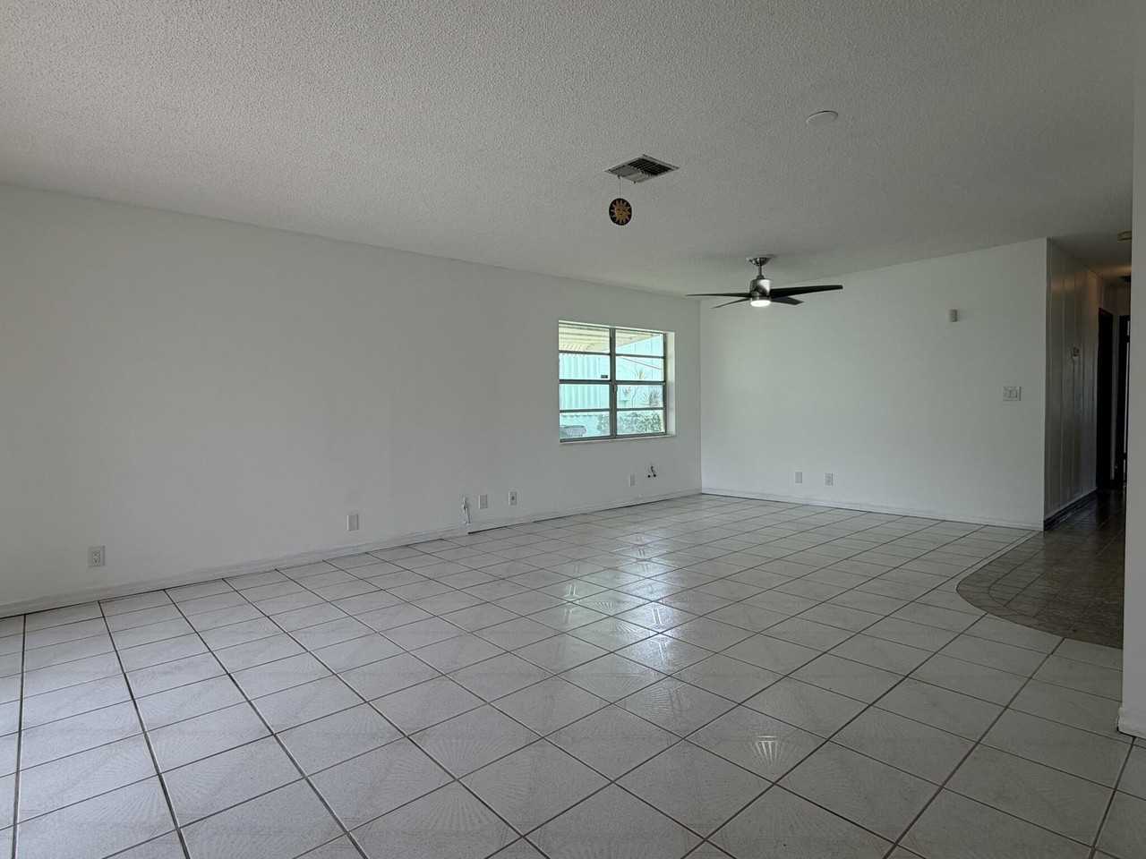 7240 Pine Forest Cir - Photo 3 of 22