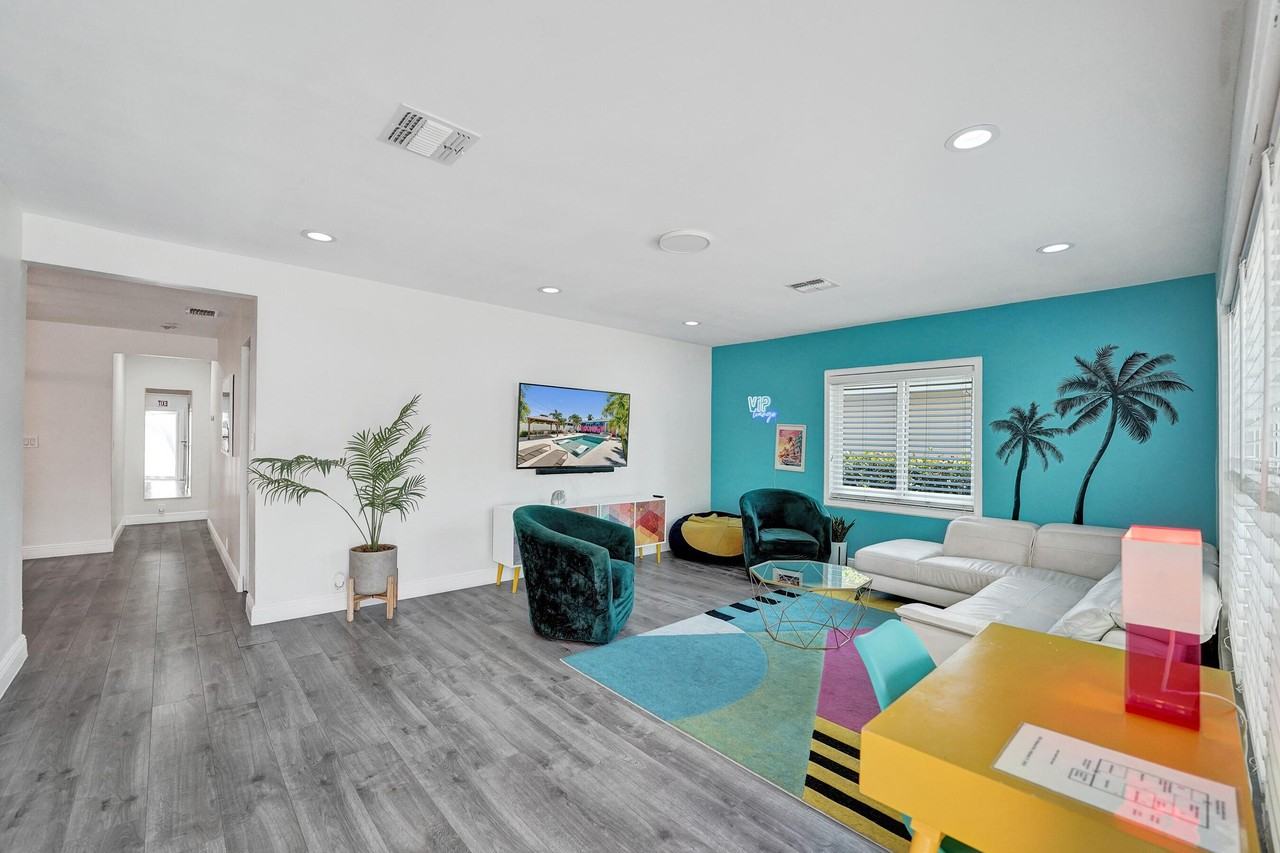 1535 Hollywood Blvd - Photo 3 of 32