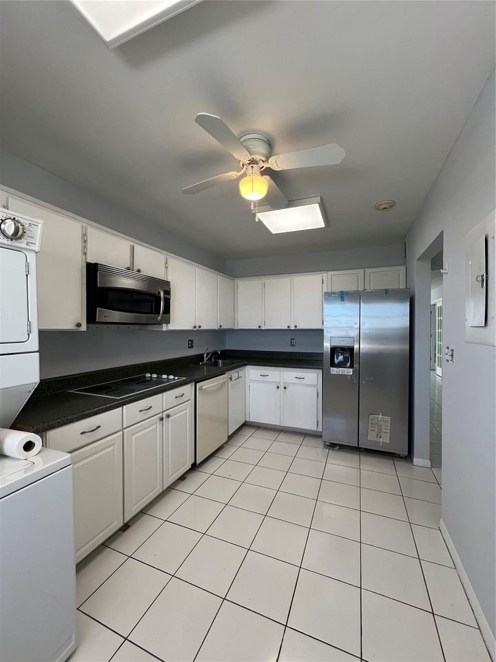3100 Ne 48th St #805 - Photo 3 of 49