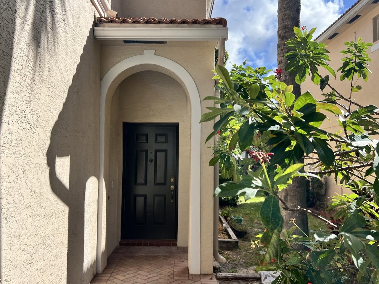 9120 Villa Palma Ln - Photo 2 of 25