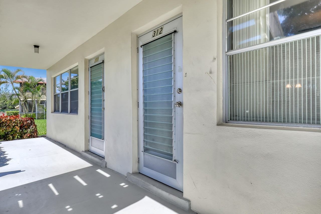 312 Camden N - Photo 3 of 19