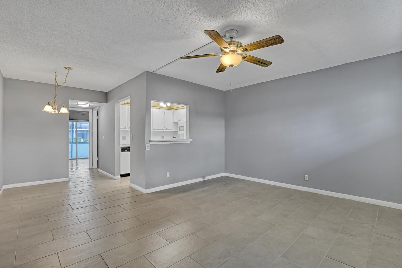 312 Camden N - Photo 5 of 19