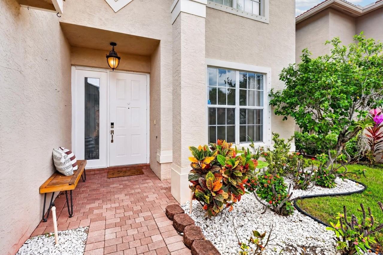 5010 Nautica Lake Cir - Photo 2 of 46