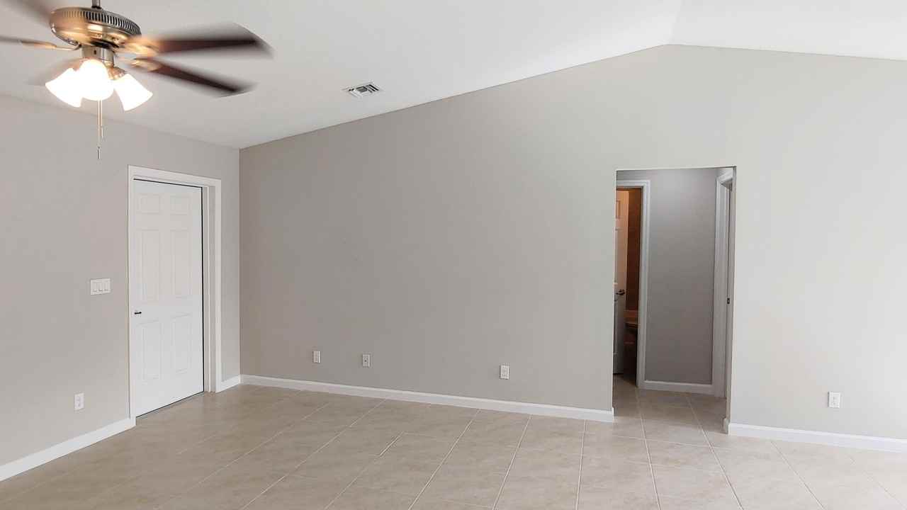 682 Sw Paar Dr - Photo 3 of 18