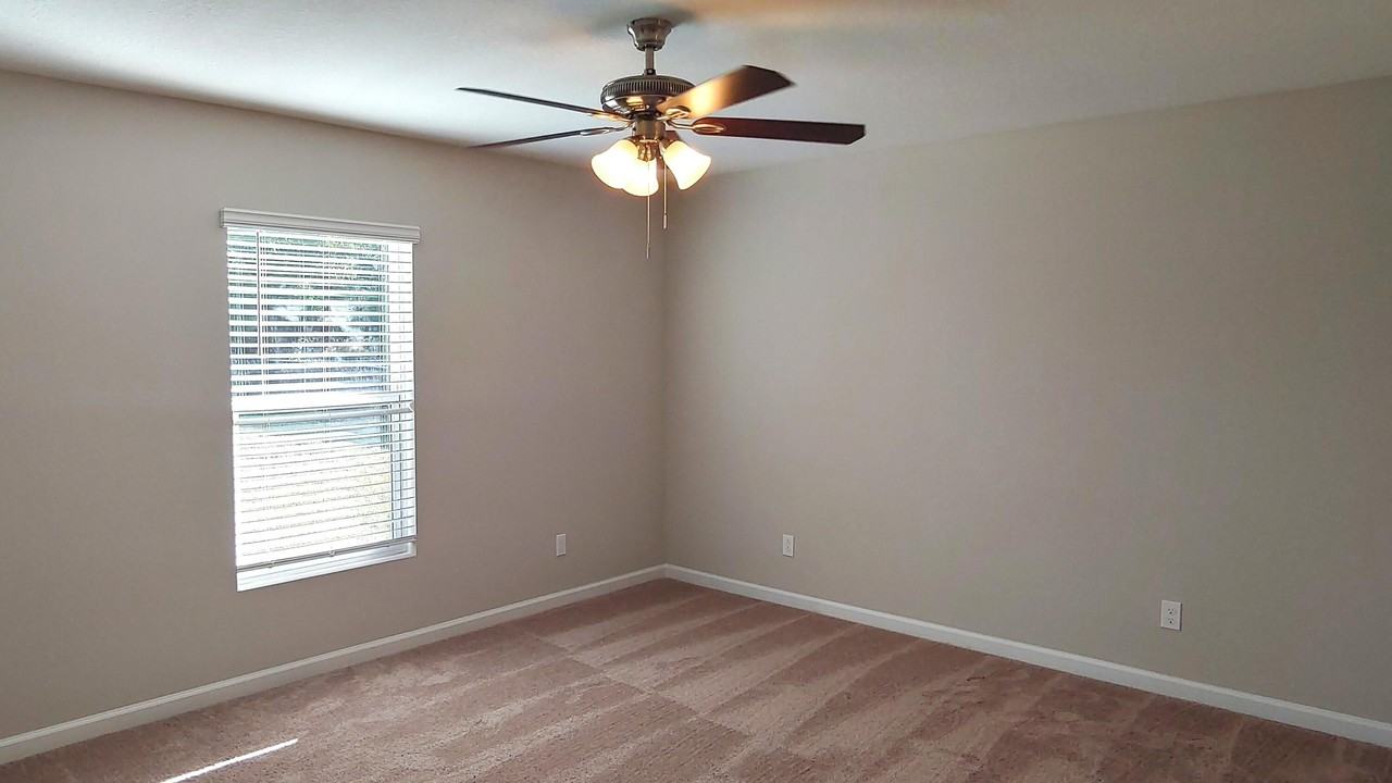 682 Sw Paar Dr - Photo 7 of 18
