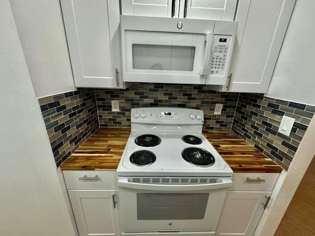 1201 Lake Victoria Dr #P - Photo 3 of 23