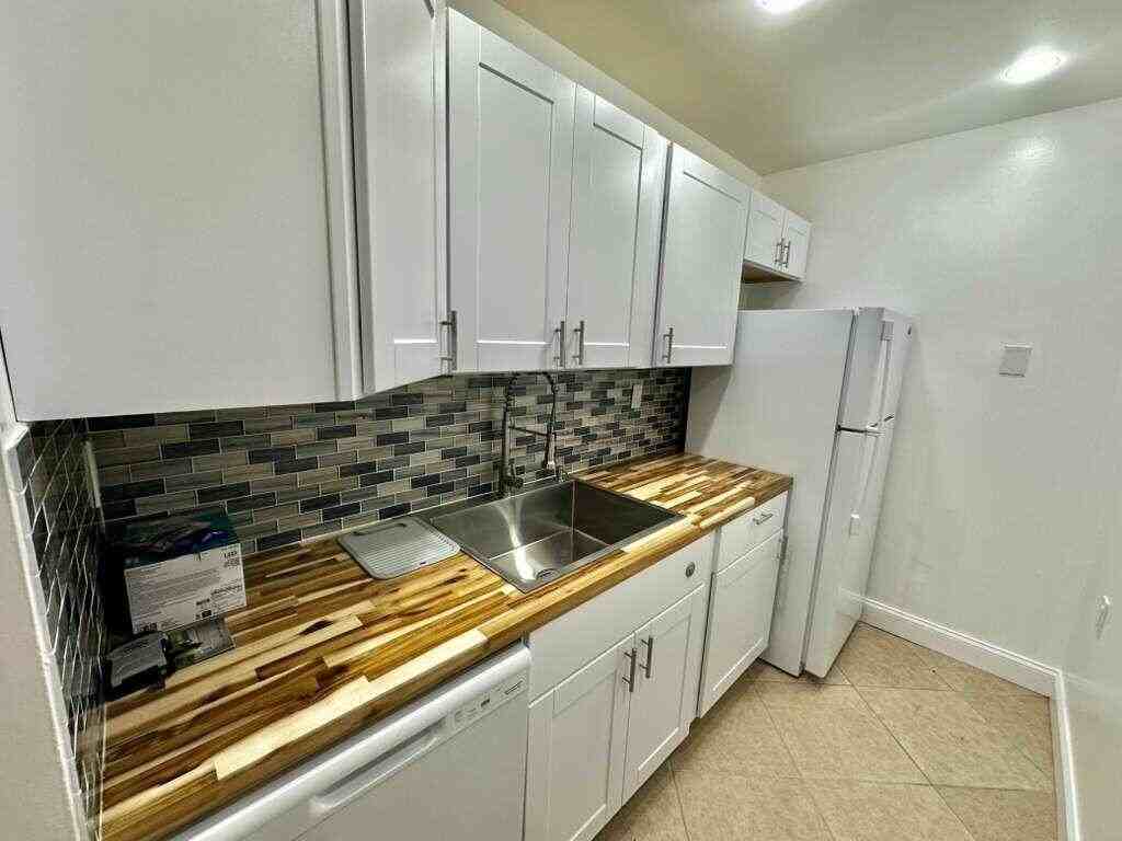 1201 Lake Victoria Dr #P - Photo 4 of 23