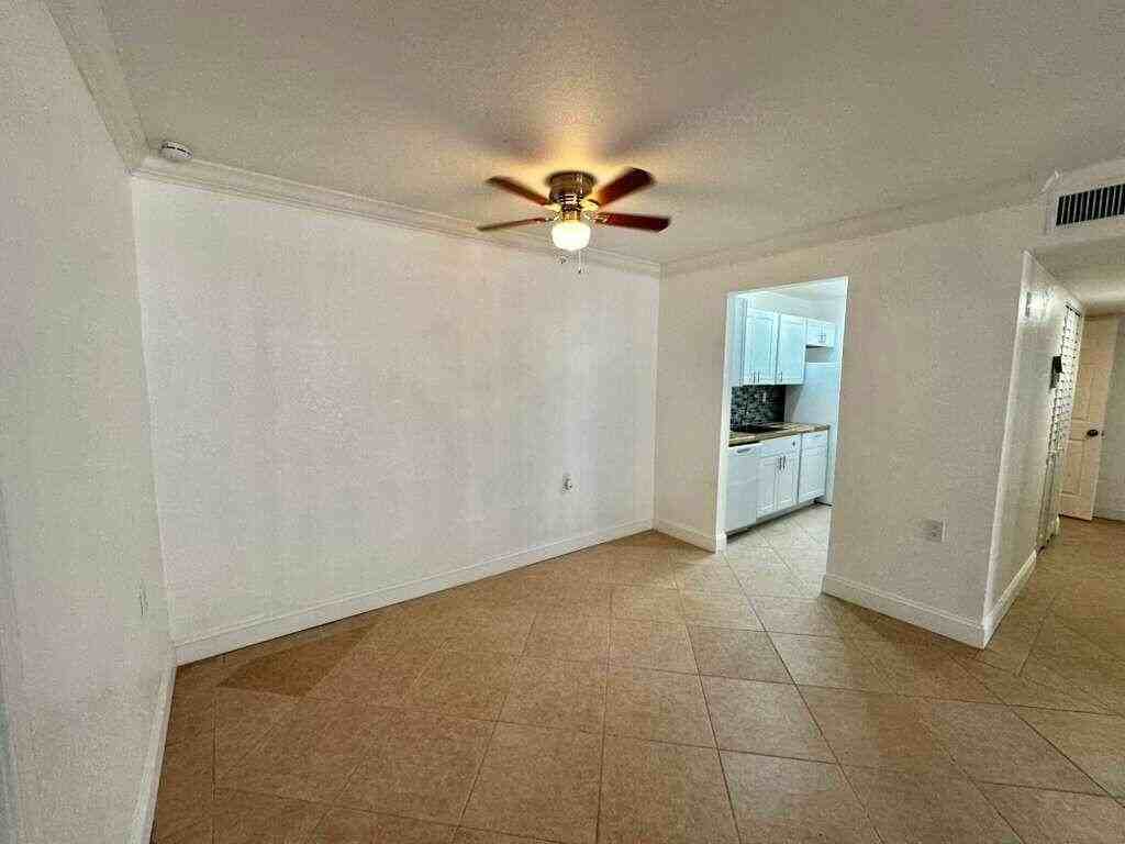1201 Lake Victoria Dr #P - Photo 7 of 23