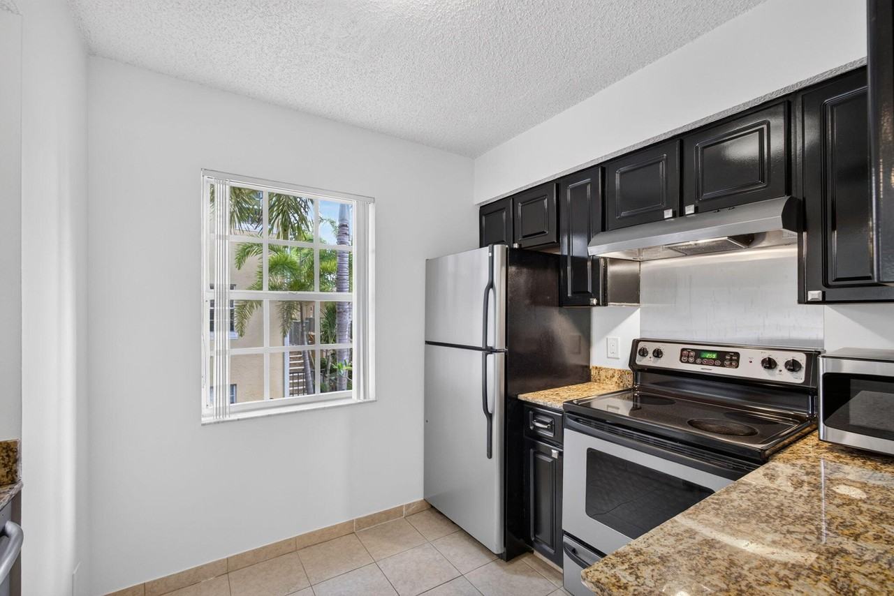1120 Lake Shore Dr #204 - Photo 6 of 48