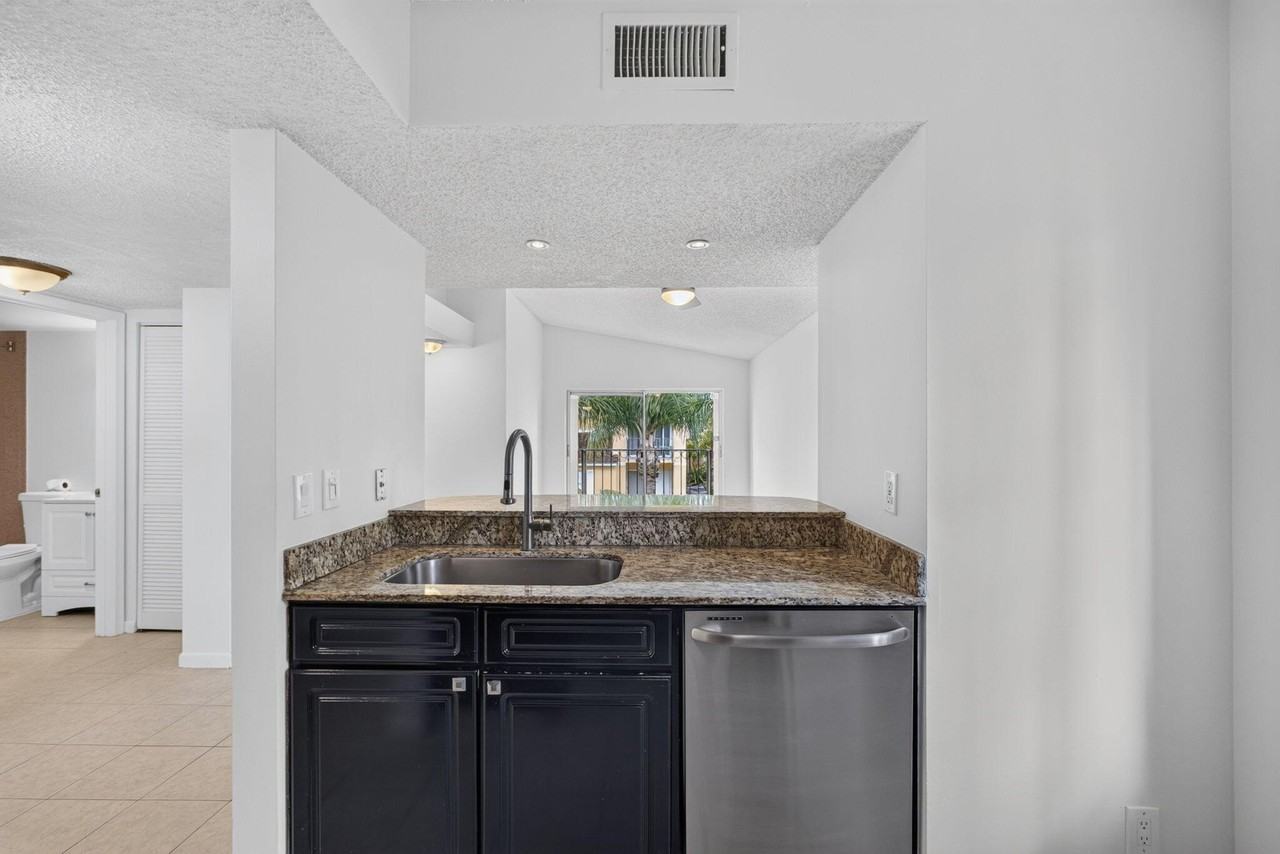 1120 Lake Shore Dr #204 - Photo 7 of 48