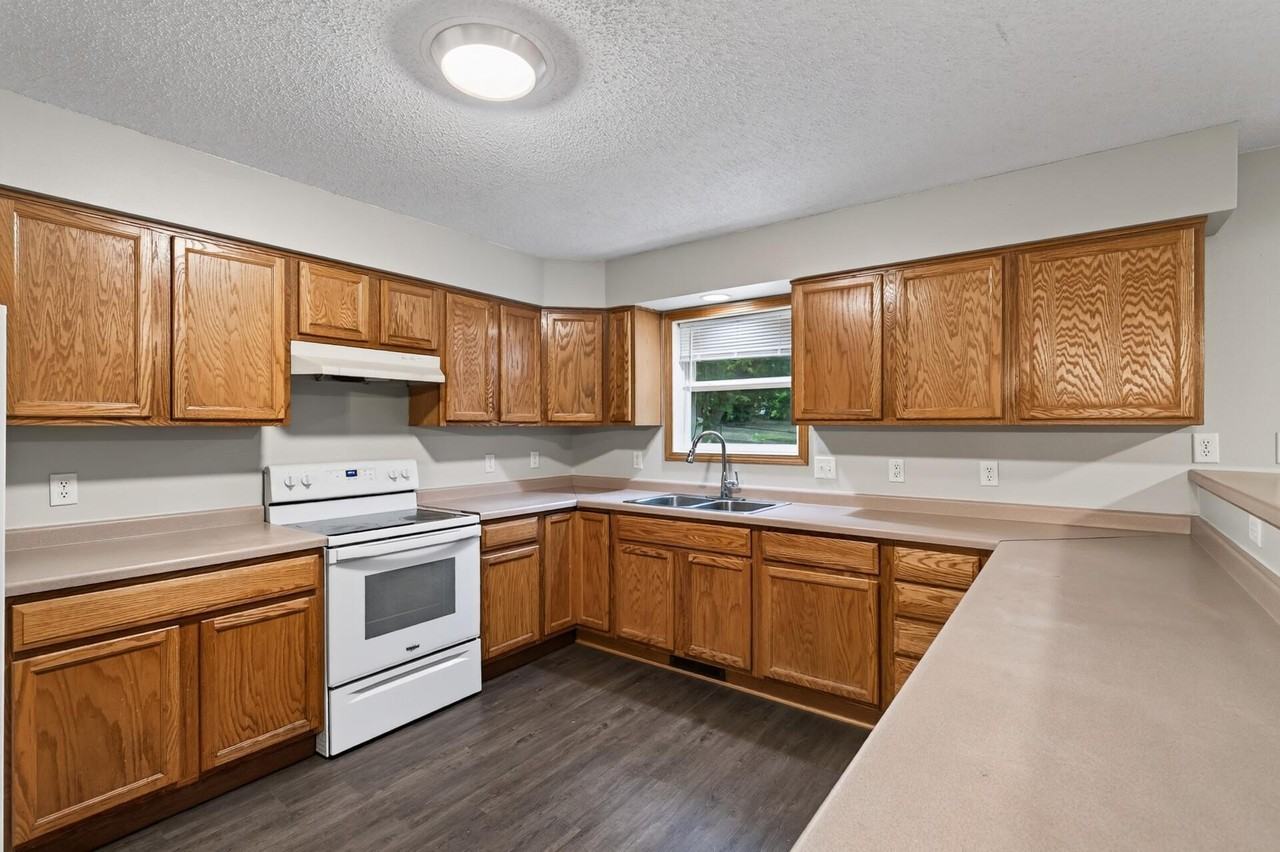2321 Lyndale Ave N - Photo 7 of 30