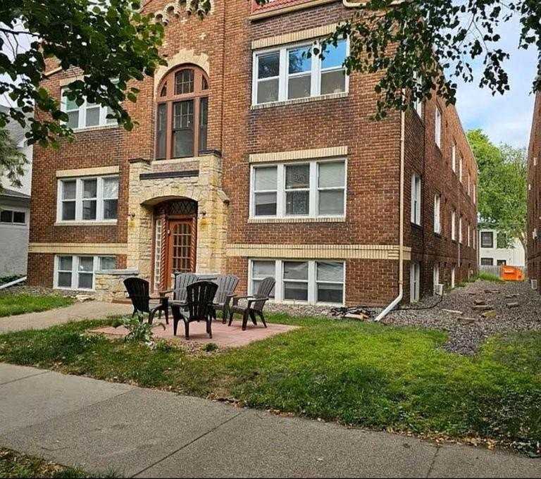 3117 Colfax Ave S - Photo 7 of 8
