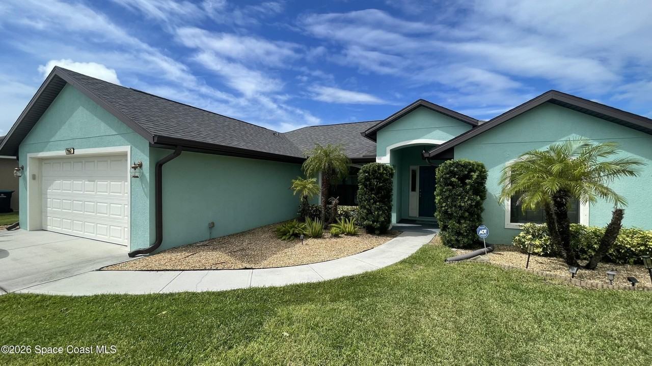 1961 Gloria Cir Ne - Photo 2 of 32