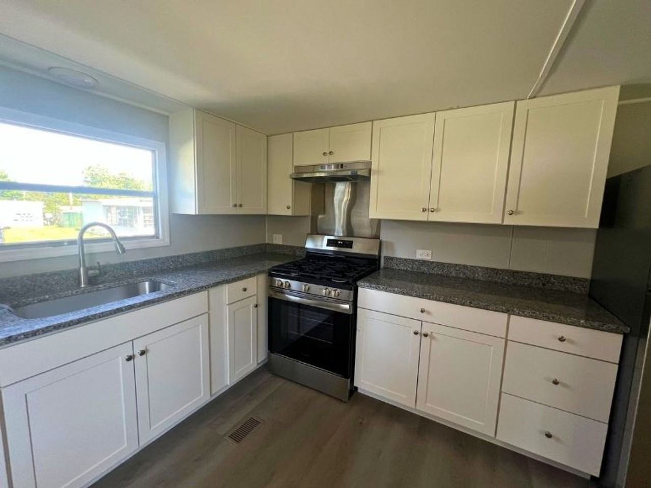 5 Briarwood Ln - Photo 4 of 13