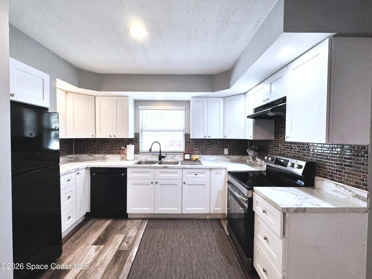 111 S Indian Cir - Photo 3 of 30