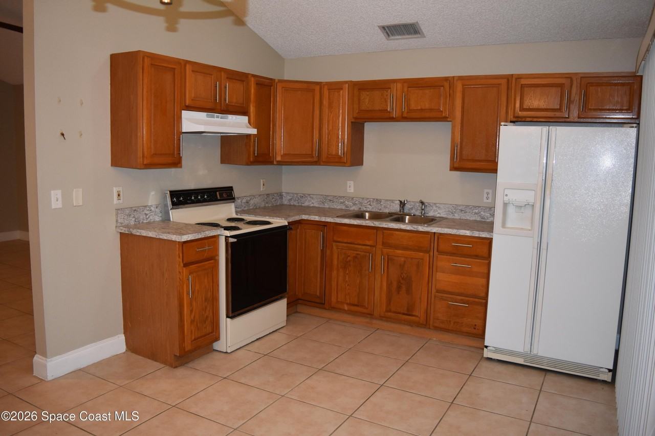 1431 Se Waco Blvd - Photo 2 of 20
