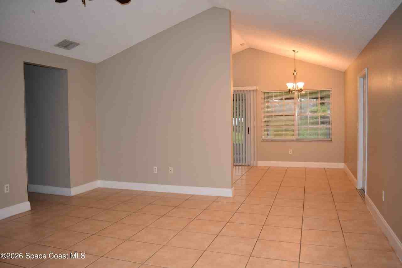 1431 Se Waco Blvd - Photo 4 of 20