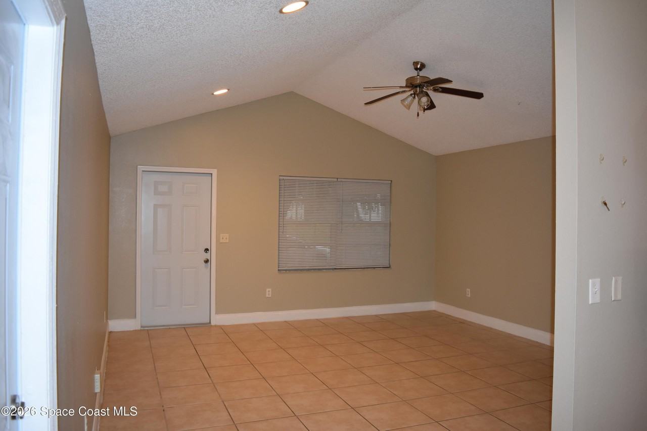 1431 Se Waco Blvd - Photo 5 of 20