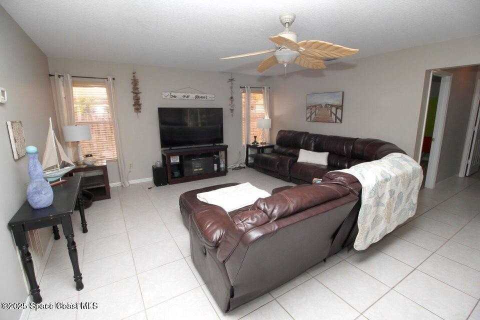250 Atlantic Dr - Photo 5 of 20