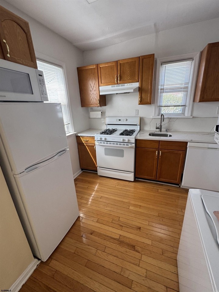 7817 Ventnor Ave #4 - Photo 4 of 16
