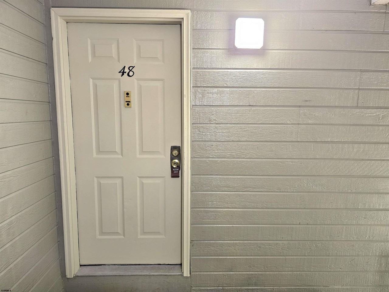 48 Colonial Ct #48