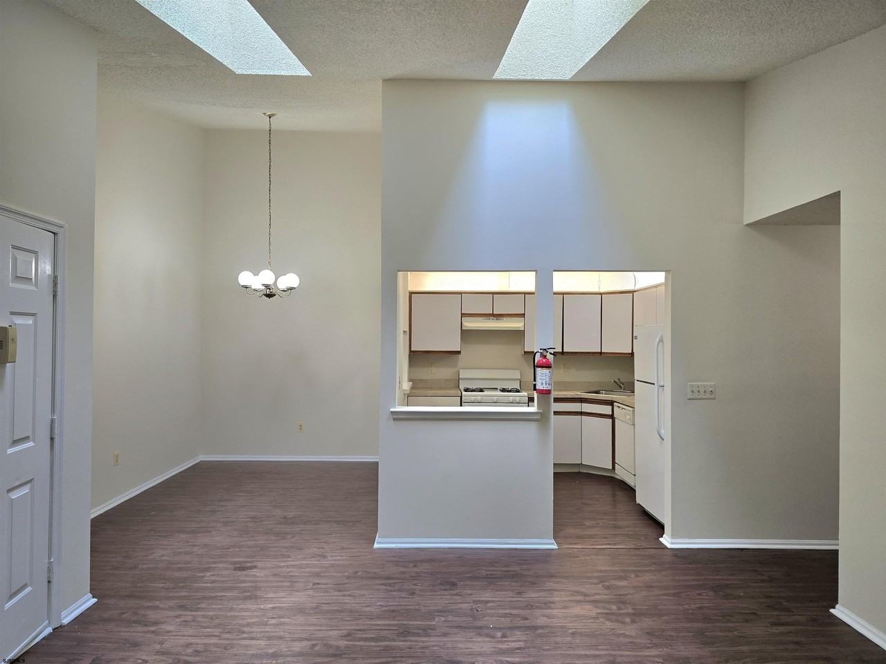 48 Colonial Ct #48 - Photo 6 of 11