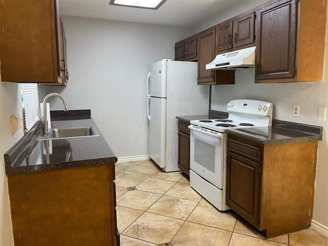 4950 Avie Ln - Photo 3 of 9