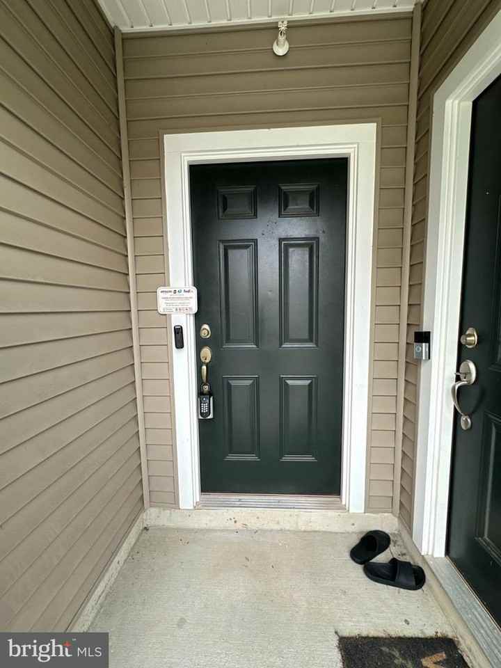 10410 John Glenn St - Photo 2 of 7