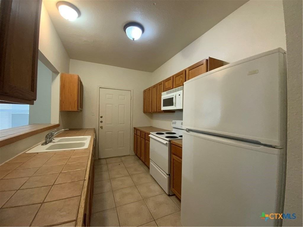 200 Sandstone Dr #D - Photo 3 of 12