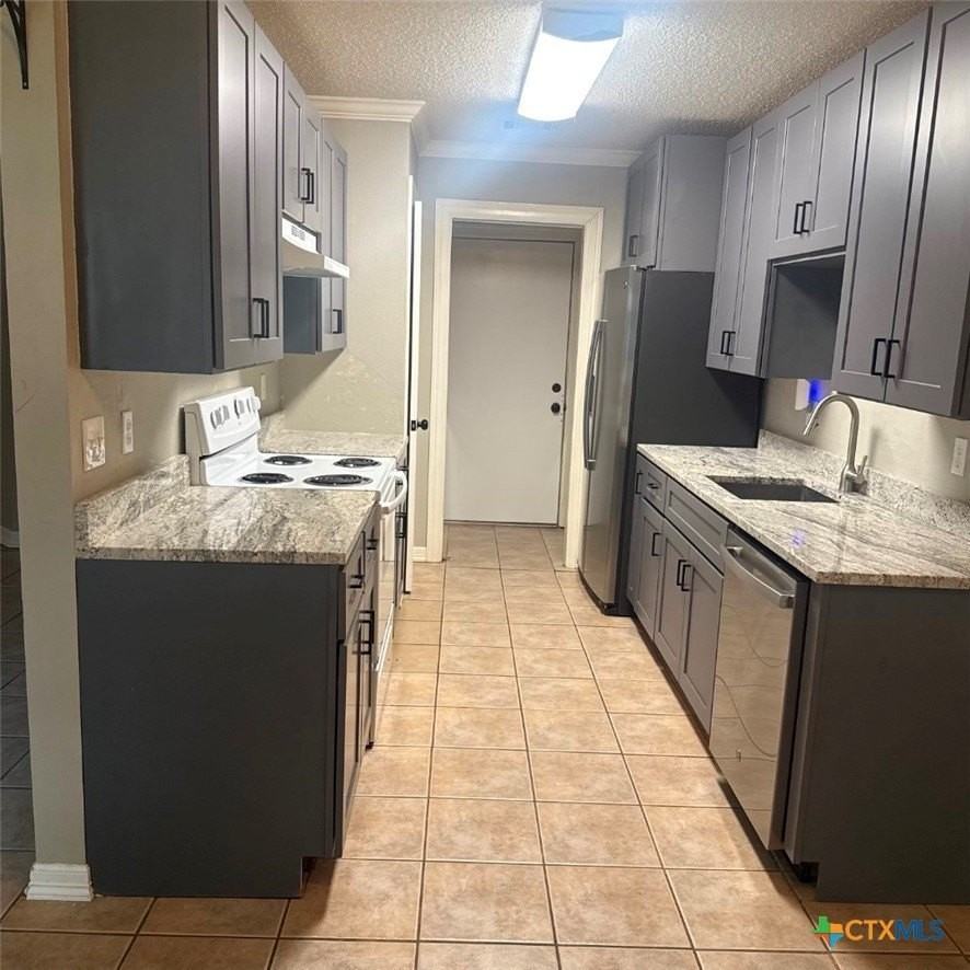 205 Carol Ct - Photo 2 of 6