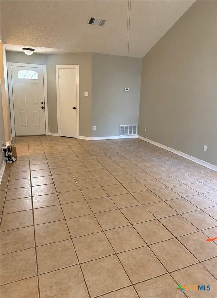205 Carol Ct - Photo 3 of 6