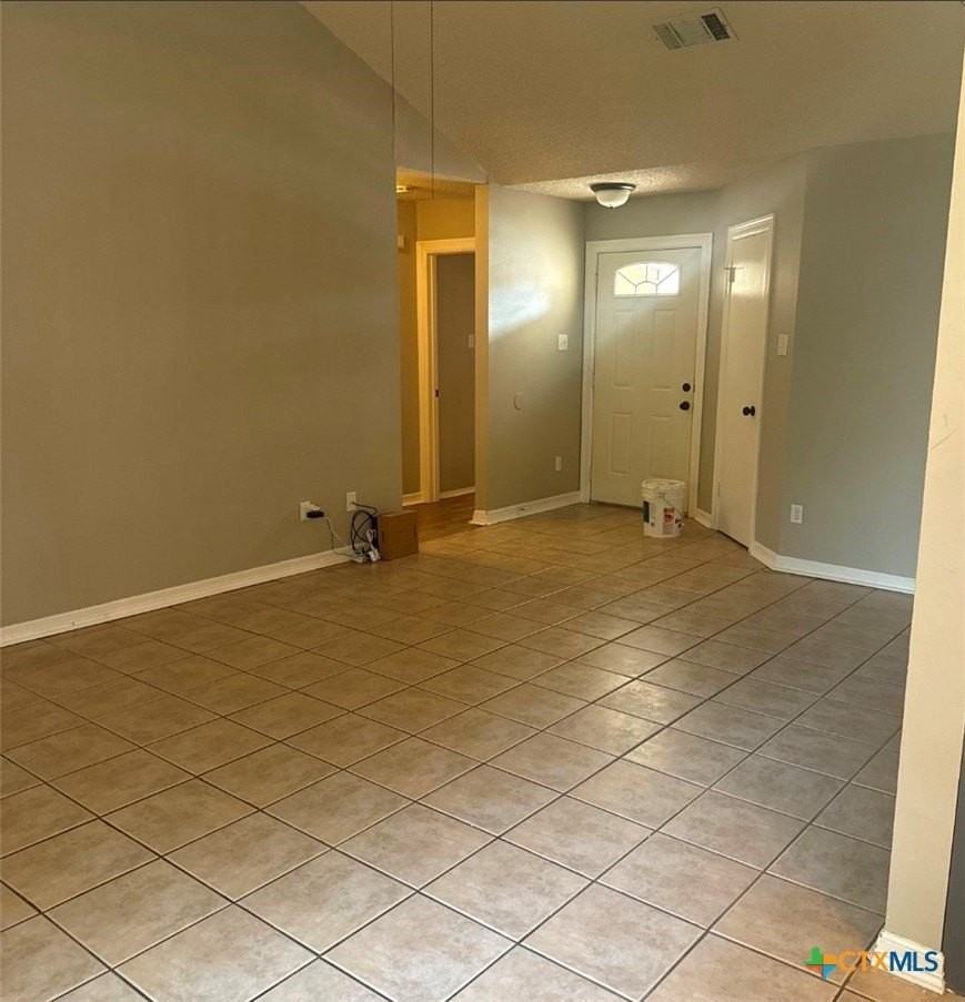 205 Carol Ct - Photo 4 of 6