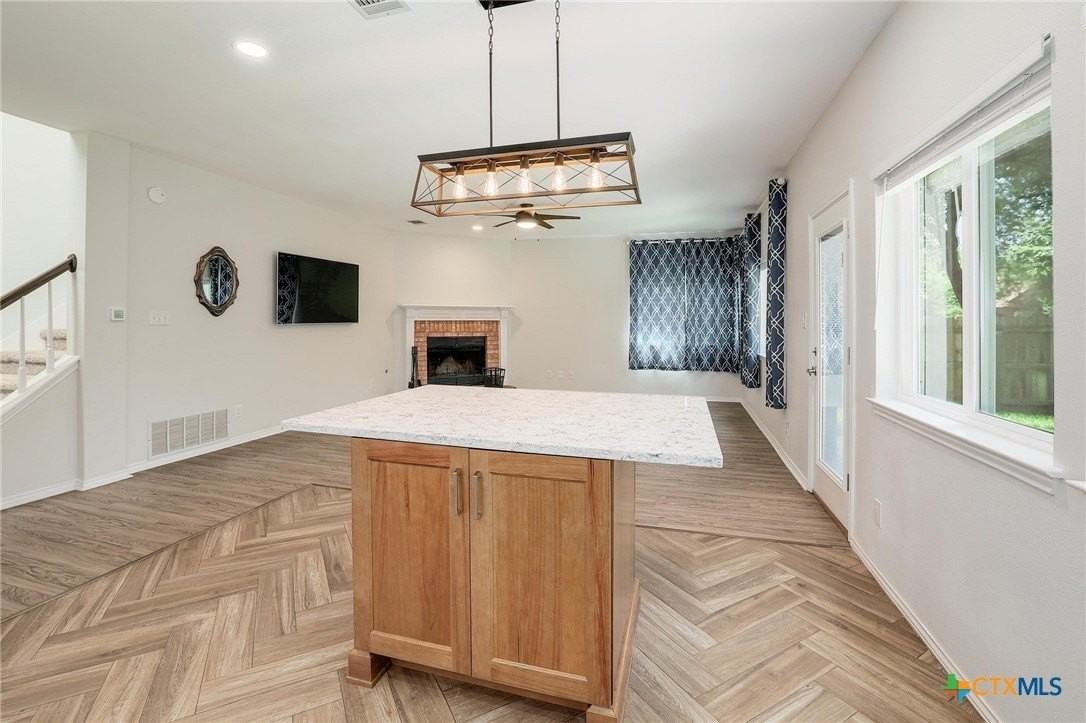 703 Ivy Ct - Photo 3 of 41