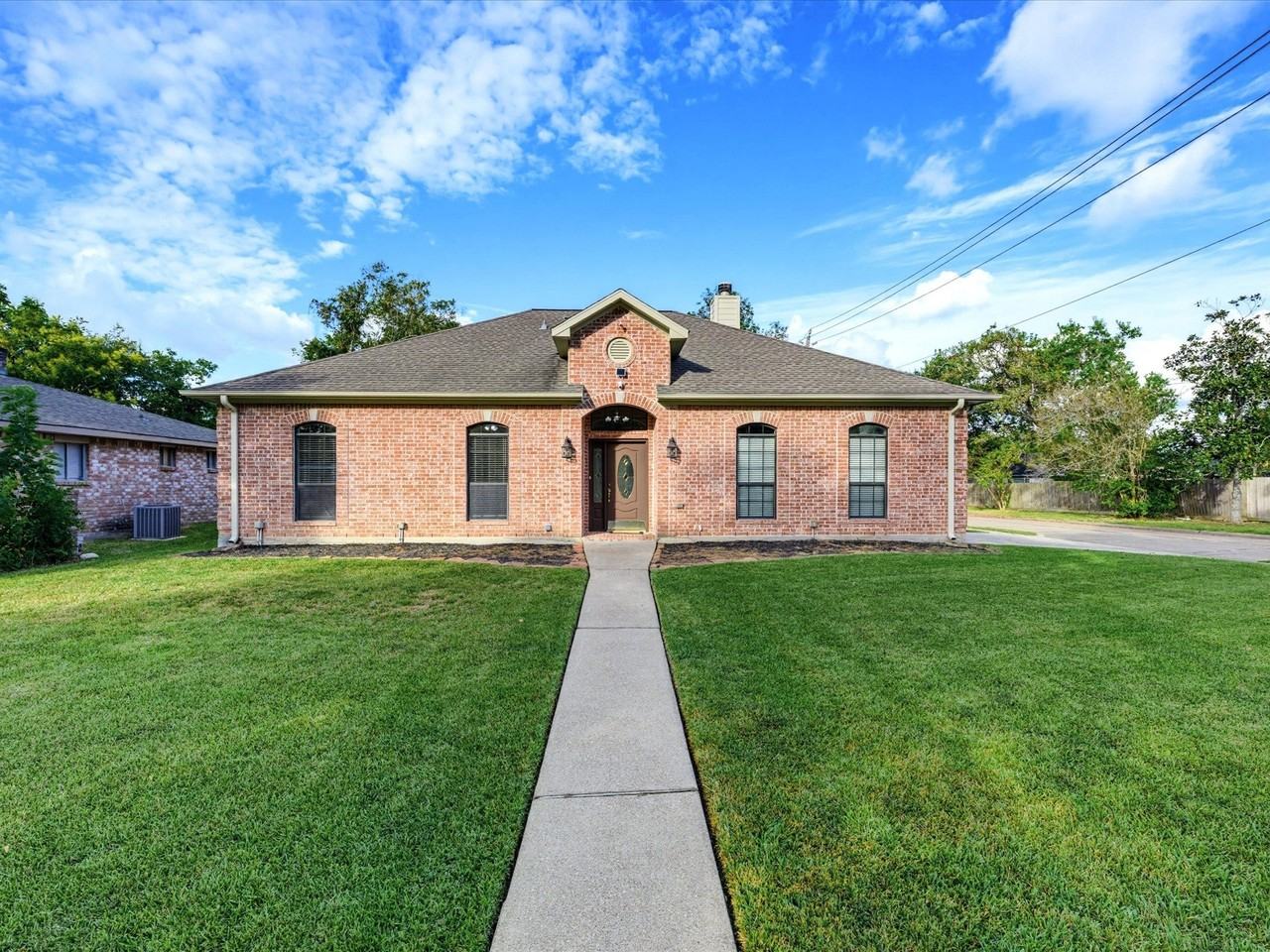 16739 Barcelona Dr - Photo 2 of 30