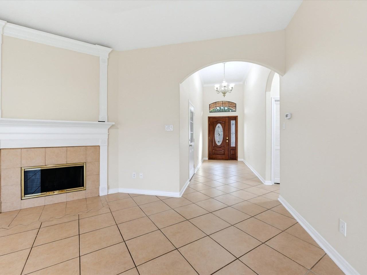 16739 Barcelona Dr - Photo 7 of 30