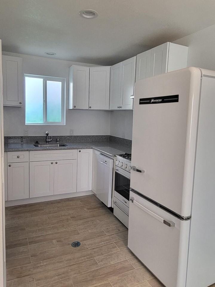 2138 Mark Ave - Photo 2 of 12
