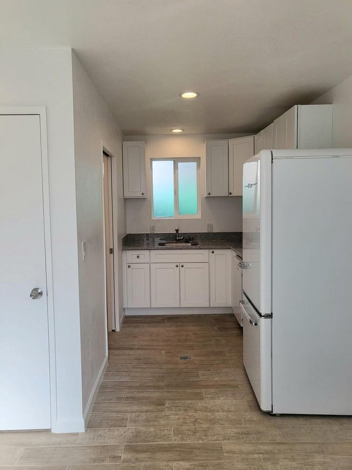 2138 Mark Ave - Photo 3 of 12