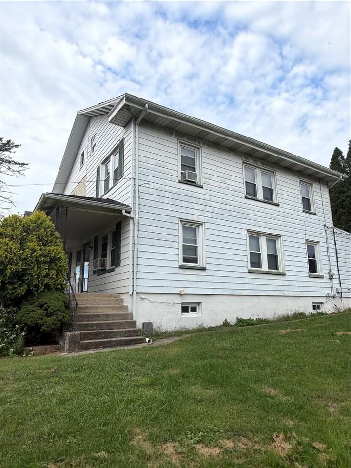 1906 3rd St - Photo 3 of 23