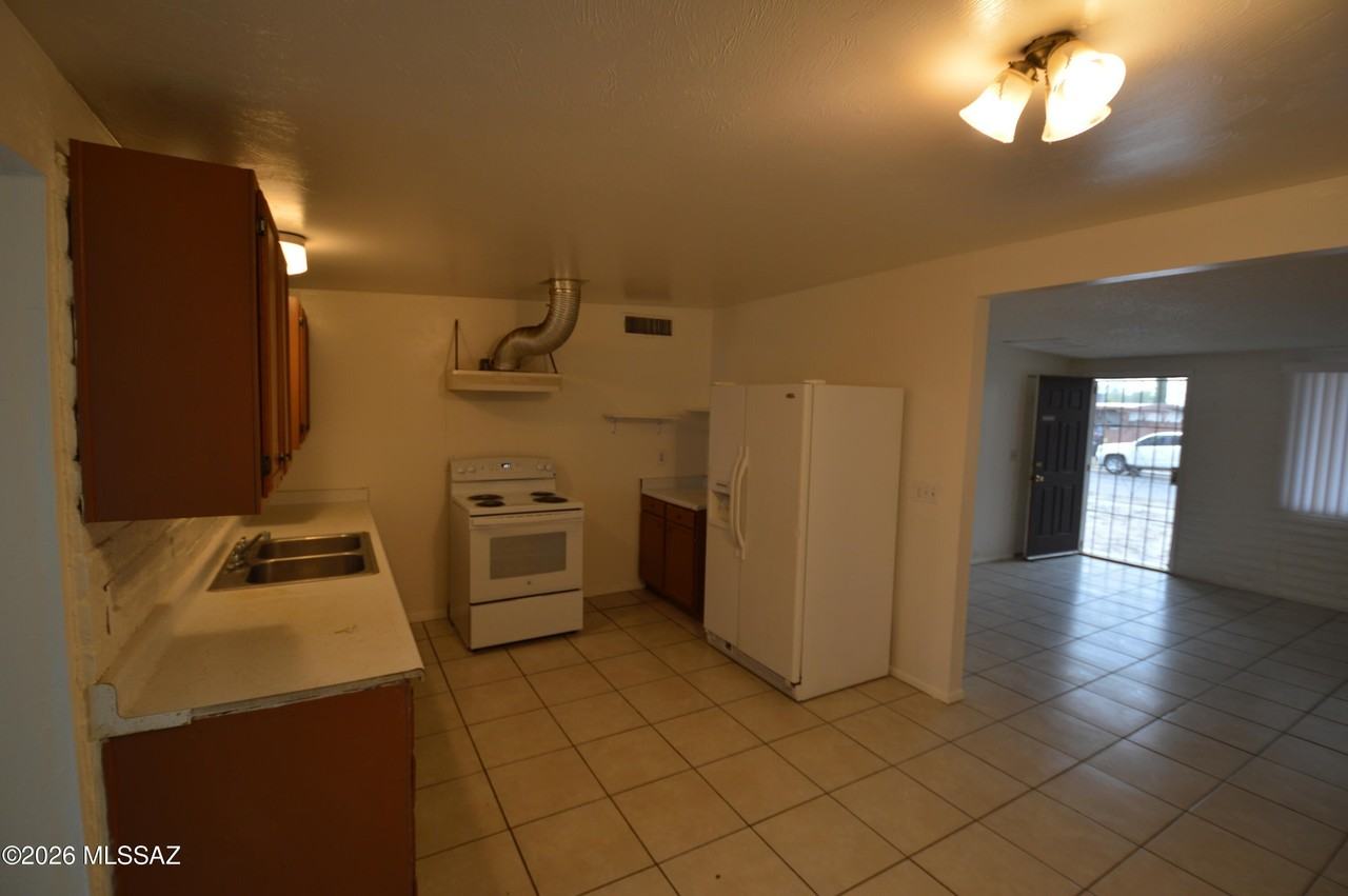 7730 E Fayette St - Photo 3 of 10