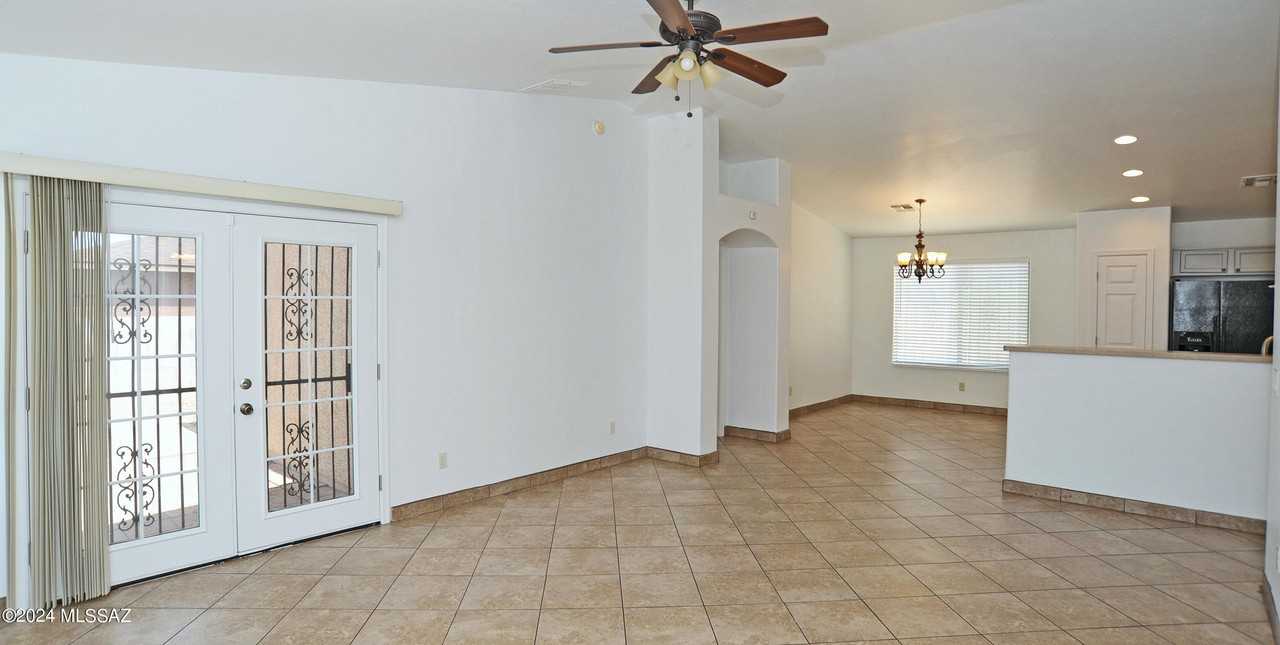 2851 E Paseo La Tierra Buena - Photo 4 of 33
